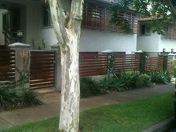 Brisbane Street Studios 3*,