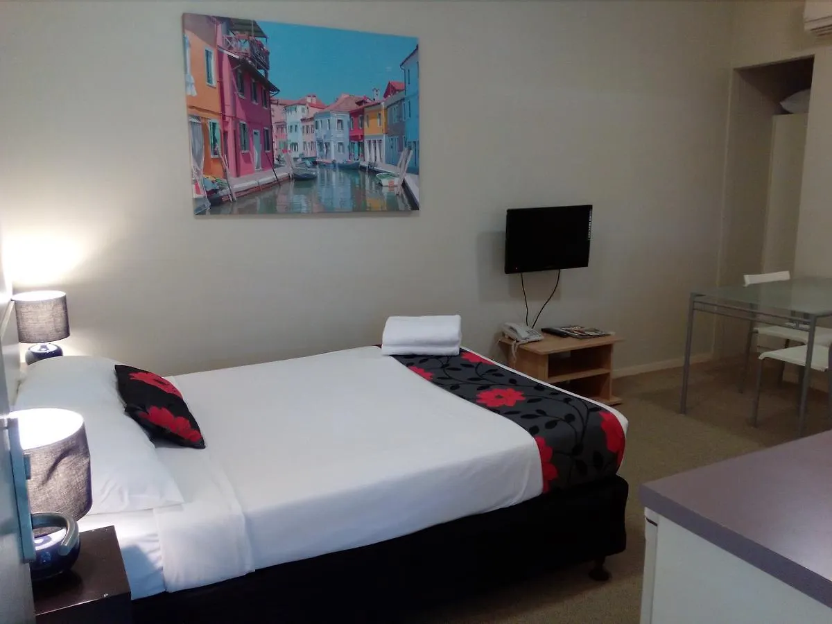 *** Aparthotel Brisbane Street Studios Australia