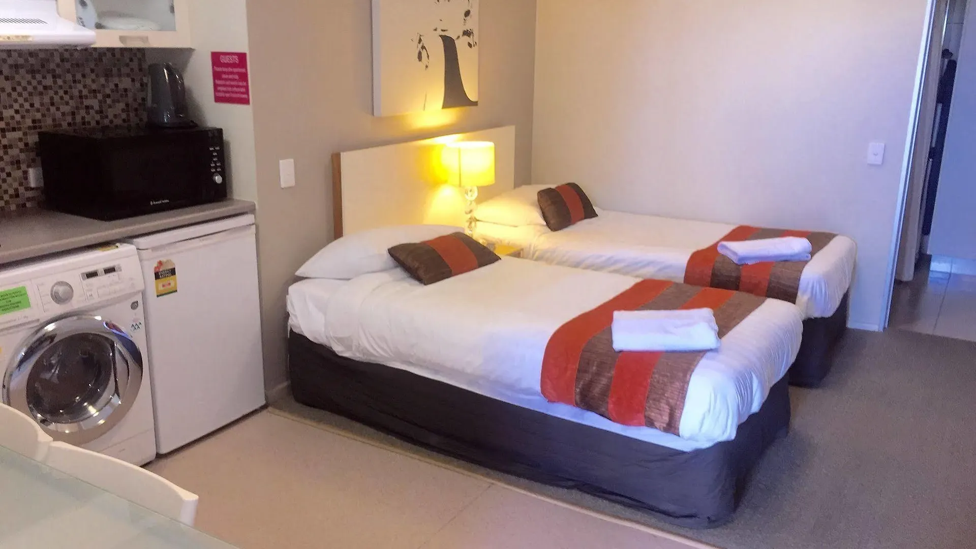 Brisbane Street Studios Aparthotel