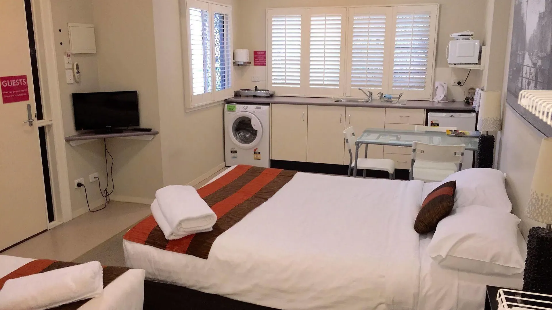 *** Aparthotel Brisbane Street Studios Australia